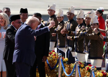 Điệu múa Malaysia ông Trump nhún nhảy ở sân bay có gì đặc biệt trump and anwar steal the show 1180 3516 1761501377.jpg