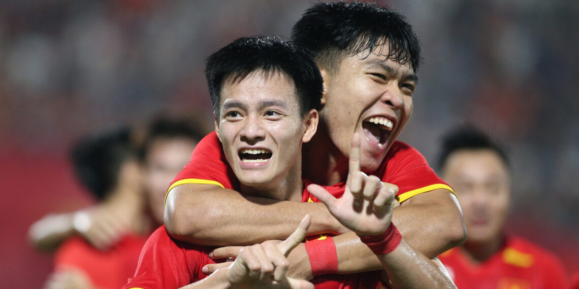 tuyen viet nam co the thang nepal bang doi hinh tre nhat lich su 4022.jpg