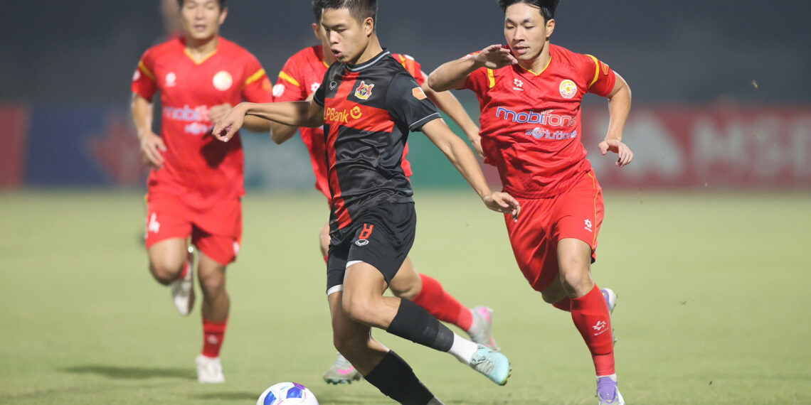 viet kieu clb ninh binh nguong mo hoang duc.jpg