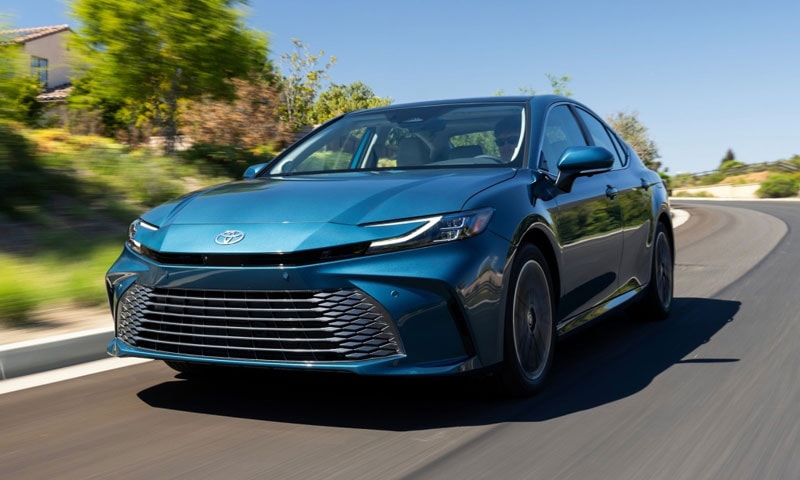 Toyota Camry giảm giá trăm triệu, hy vọng cứu vớt doanh số sedan cỡ D xe2 jpg.12949.jpeg
