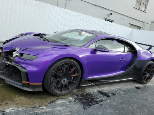 Bugatti Chiron Pur Sport gặp tai nạn, chi phí sửa khiến dân mạng “choáng váng” xehay chiron tai nan 201025 1.jpg