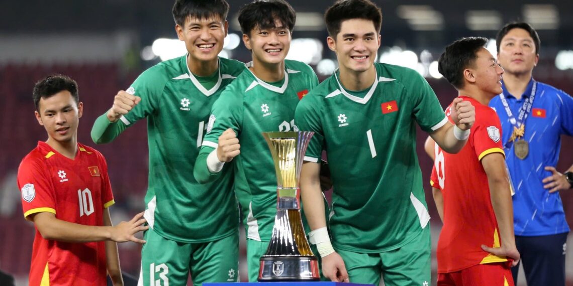 Thử thách lớn với thủ thành Trần Trung Kiên ở U22 Việt Nam 1762986665643 525468356 1228507582406566 1759728079863366199 n 1411211710.jpeg