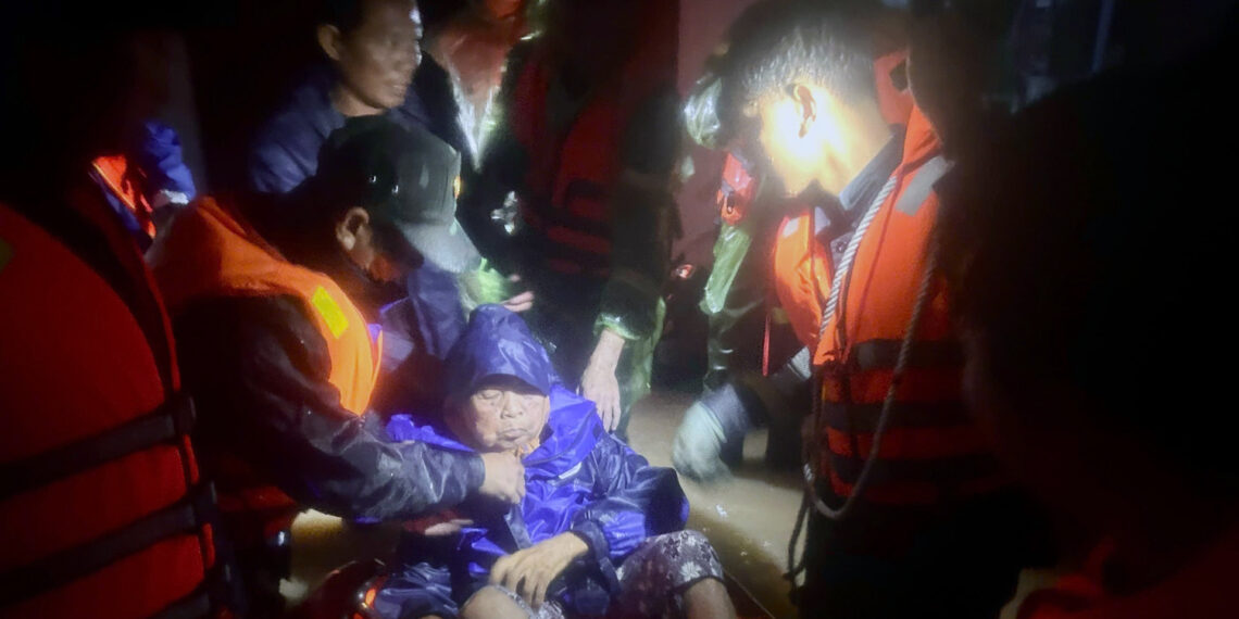 2 uu tien song con giup nguoi dan chong choi trong mua lu 769.jpg