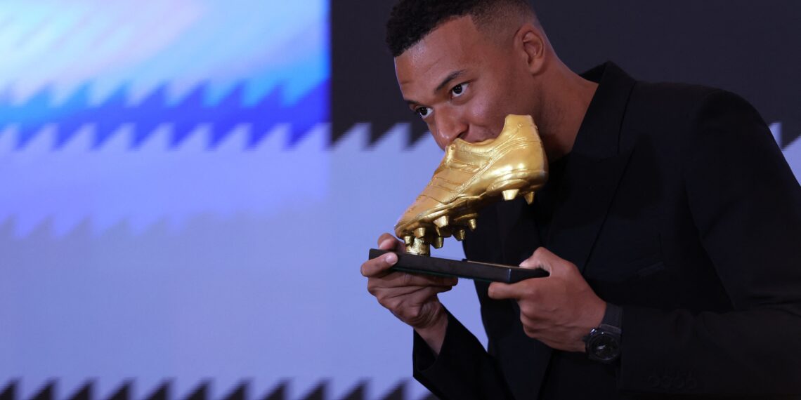 Kylian Mbappe: Tôi không thể so sánh mình với Ronaldo được! 2025 10 31t132359z 1231808175 up1elav117yu6 rtrmadp 3 soccer spain rma mbappe 0111150403.jpg