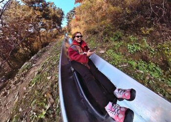 Khách Việt kể cảm giác trượt 'như bay' từ đỉnh Vạn Lý Trường Thành 584997365 26309457705311491 20 6666 4977 1763981676.jpg