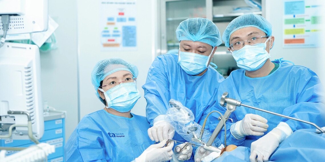 a nh ba o mo 1763517036 176351 5644 2456 1763517325.jpg