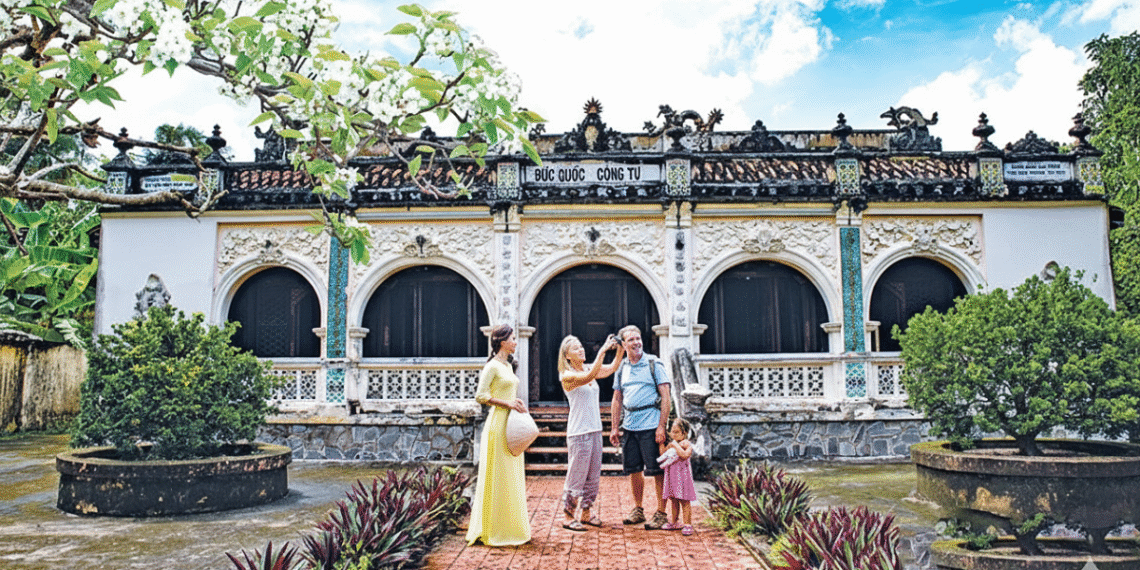 Độc đáo di tích Lăng Hoàng Gia ở Gò Công anh7 2008 1762847476 6194 1762 1373 2665 1763950931.png