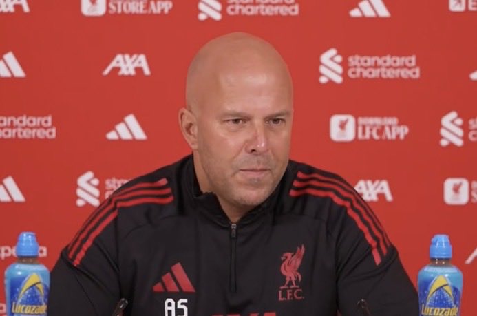 arne slot cap nhat luc luong liverpool truoc tran dau brentford.jpg