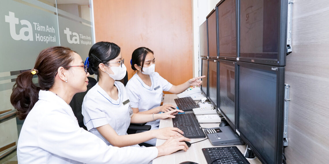 ba c si va ky thua t vie n the 8206 2555 1764029740.jpg