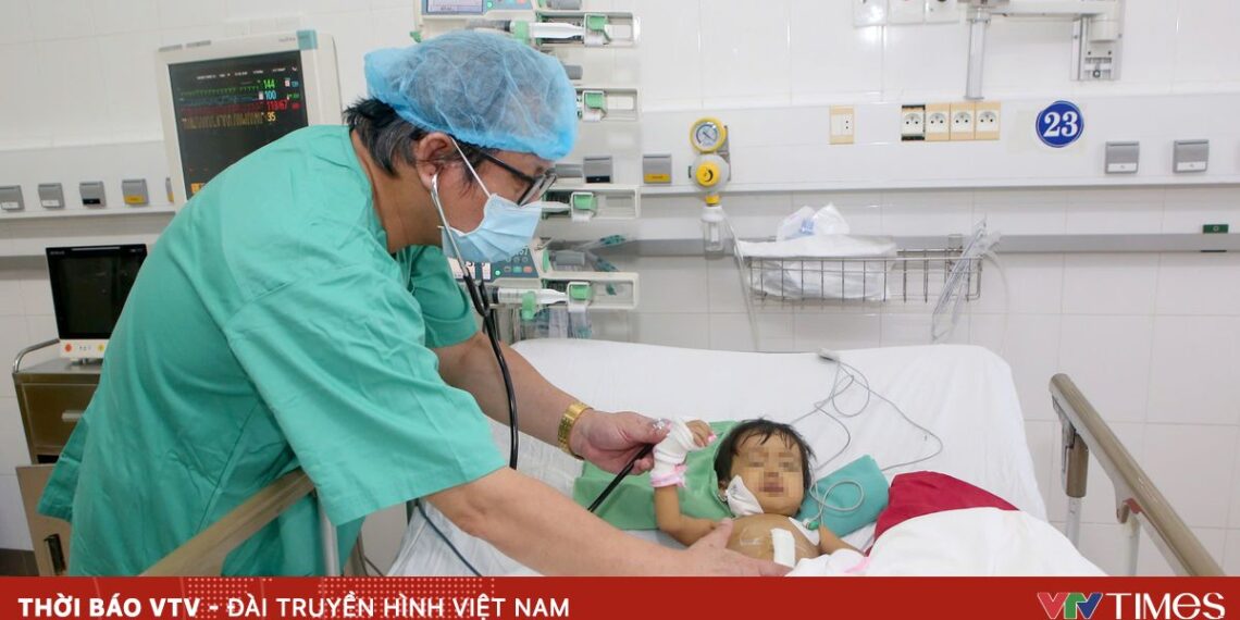 bac si tham kham sau khi ghep gan 18543933199616620717830 39080687226962884284187.jpg