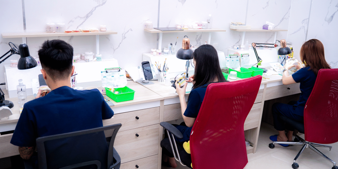 Phòng lab nha khoa SGC tăng ca phục vụ kiều bào dịp Tết bbba 1763976717 1763976786 8192 1763976862.png