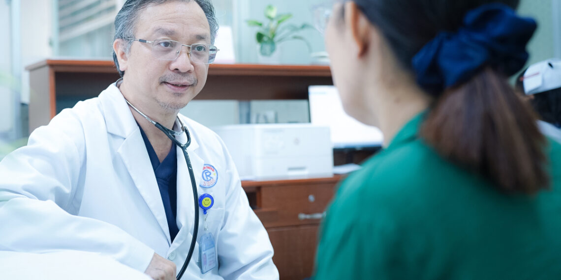 Bác sĩ Chợ Rẫy cứu mẹ con sản phụ khỏi 'cửa tử' trong ca mổ bs tha m kha m cho bn khi ta i 1687 8676 1763643142.jpg