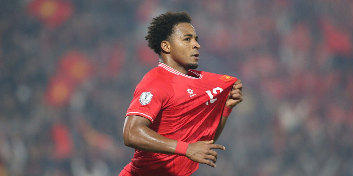 doi hinh tuyen viet nam dau tuyen lao xuan son du bi 2274.jpg