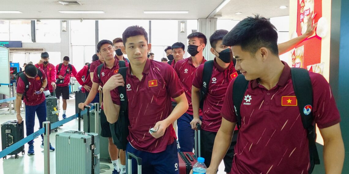 dt viet nam ve nuoc sau chien thang truoc dt lao.jpg