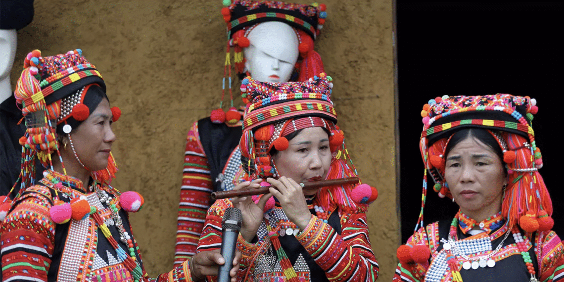 du lich lai chau dam da sac mau van hoa truyen thong 1525.png