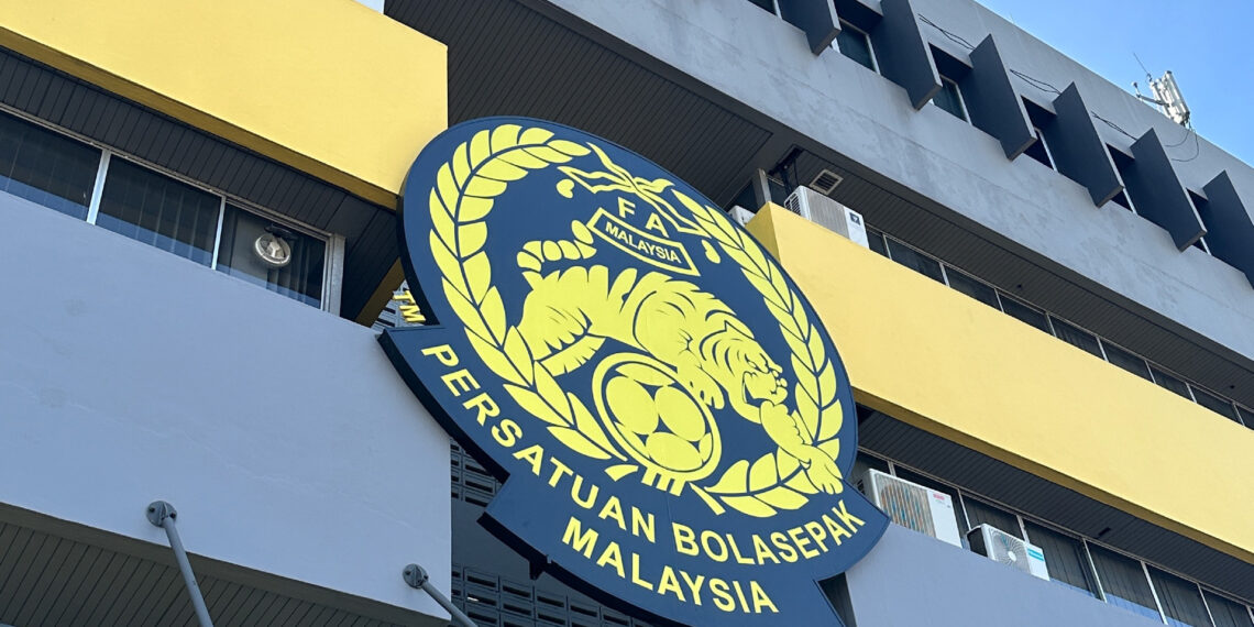 fifa chinh thuc dieu tra be boi bong da malaysia 1498.jpg