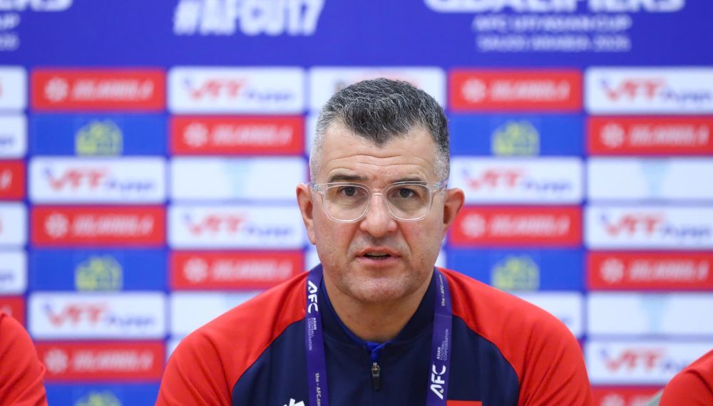 HLV Cristiano Roland hài lòng với chiến thắng 'hủy diệt đối thủ' của U17 Việt Nam hlv cristiano roland hai long voi man the hien cua u17 viet nam 2211231913.jpeg