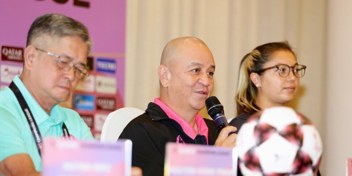 HLV của đội Philippines tiếc khi thua sát nút CLB nữ TP HCM hlv ernest nierras 1311221152.jpg