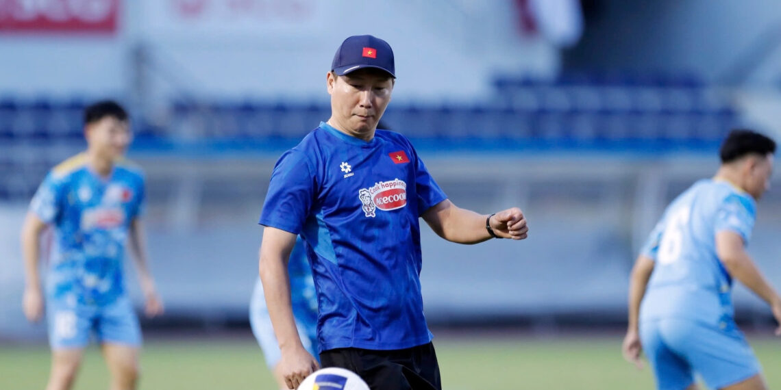 hlv kim sang sik u22 viet nam san sang am vang sea games 33 2563.jpg