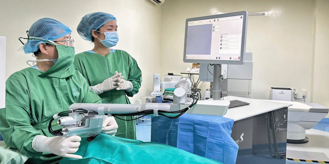 Bệnh viện Mắt Sài Gòn vượt mốc 3.000 lượt phẫu thuật Phaco không dao image 3 1764164979 1764164997 9771 1764166074.png