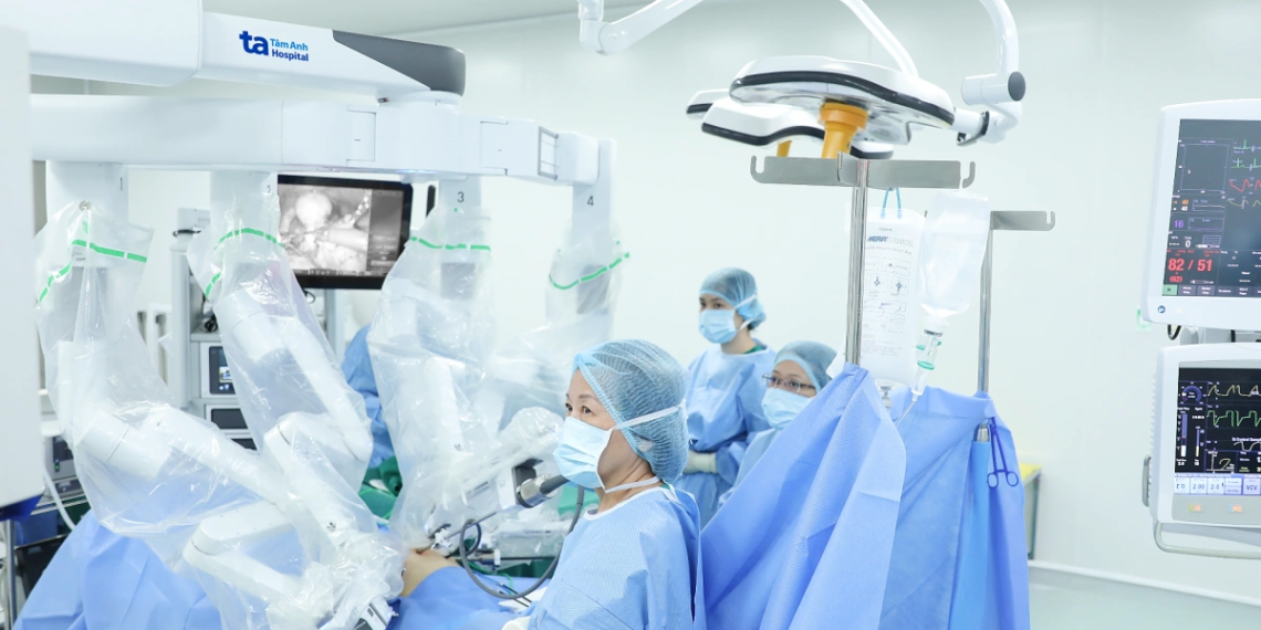 Robot dẫn đường bác sĩ bóc u xơ tử cung ở vị trí khó image001 1764291898 1764291916 4292 1764291954.png