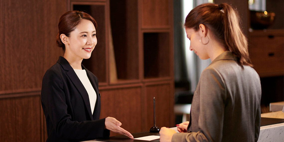 Vì sao lễ tân không nói to số phòng của khách? ks 1764067377 1764067432 8527 1764068192.jpg