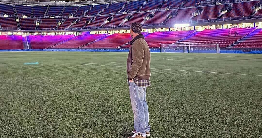 Messi không cần xin phép Barca để thăm Camp Nou messi camp nou 1762816633 1762 6149 5070 1762816723.jpg