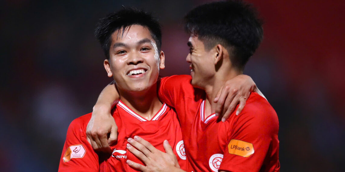 nhan dinh pvf cand vs the cong viettel bam duoi ngoi dau 3393.jpg