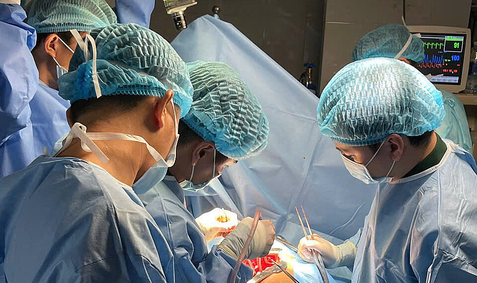 phau thuat 1762837296 17628374 7889 8468 1762837998.jpg