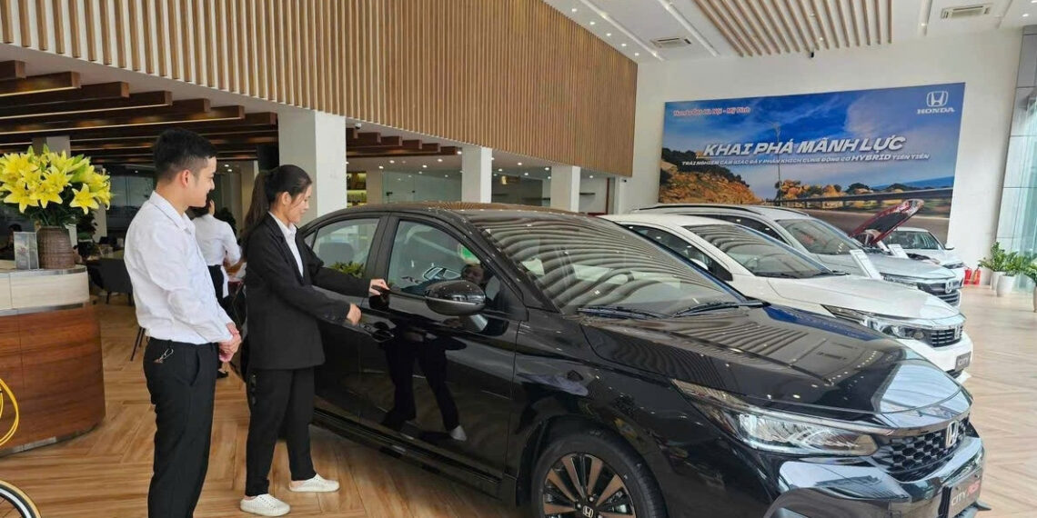 suc mua cua thi truong o to tang manh mo man cho quy 4 day khoi sac 2526.jpg