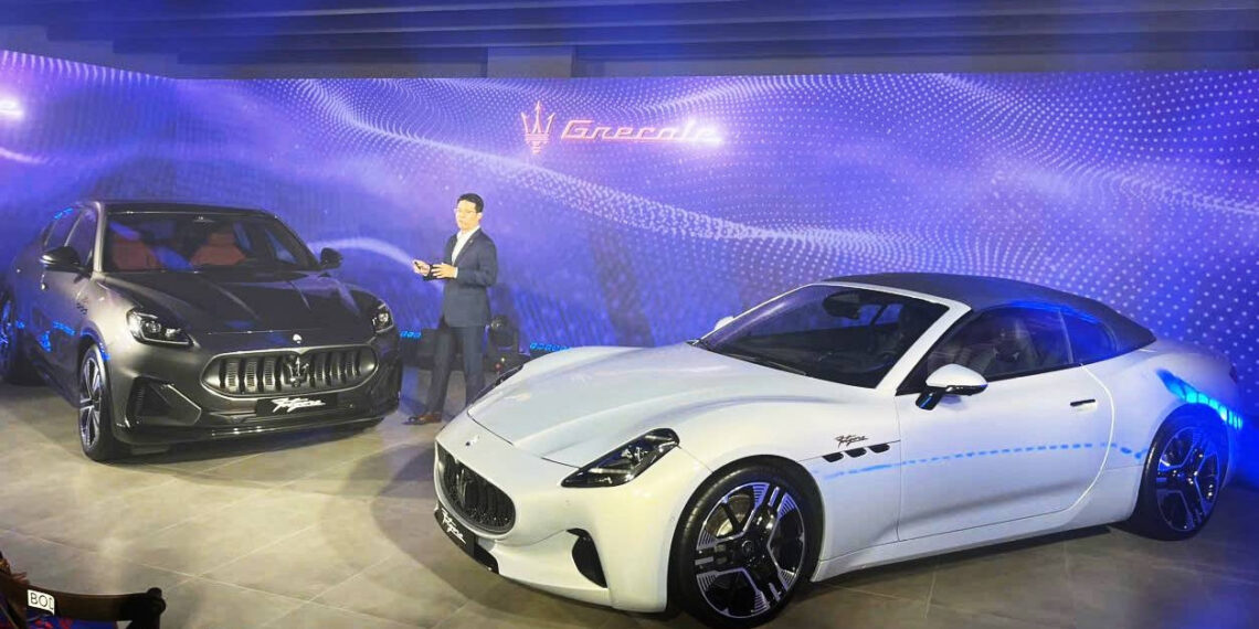 them 2 mau xe dien hang sang gia nhap thi truong viet nam gia 55 133 ty dong 2215.jpg