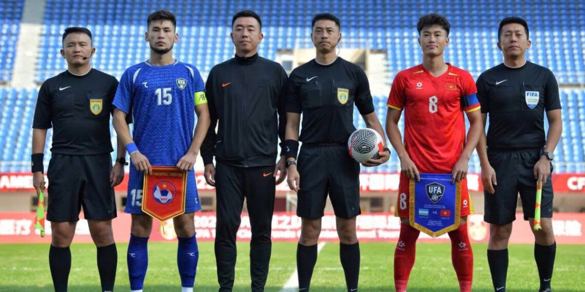 Ai thay Văn Trường ở U23 Việt Nam? thua uzbekistan hlv dinh hong vinh dat muc tieu cho tran gap han quoc.jpg