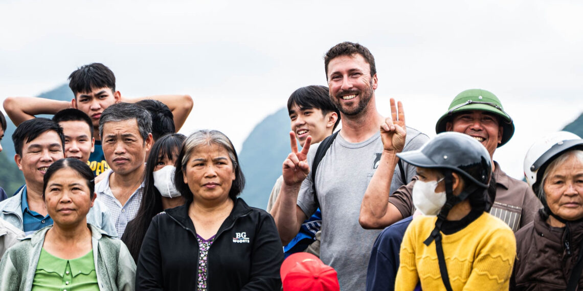 tinh co qua ngoi lang lang son dep nhu tranh khach tay o vai ngay tan huong 4804.jpg