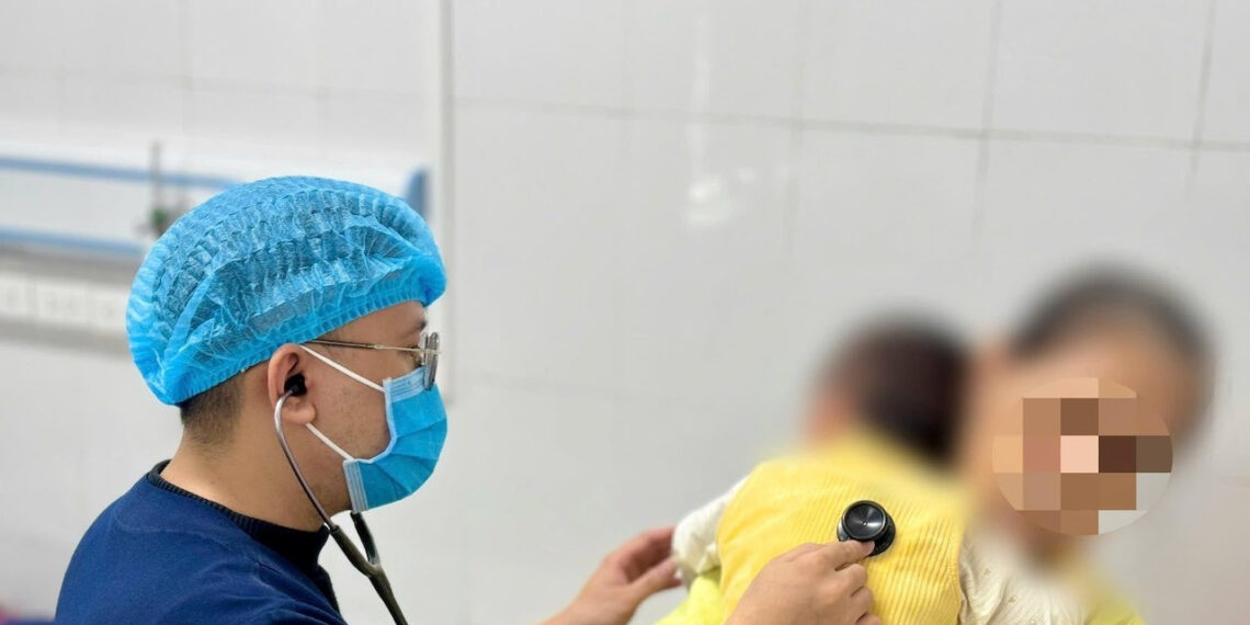 tre mac cum a bac si canh bao viec bo me tu y cho con uong tamiflu 2933.jpg