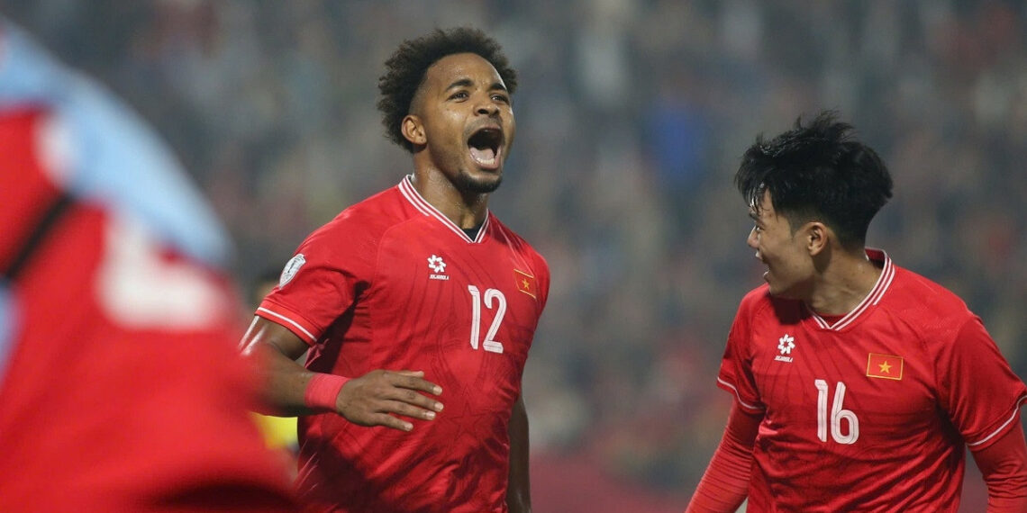 tuyen viet nam va phien ban hoan hao cho hlv kim sang sik 3186.jpg