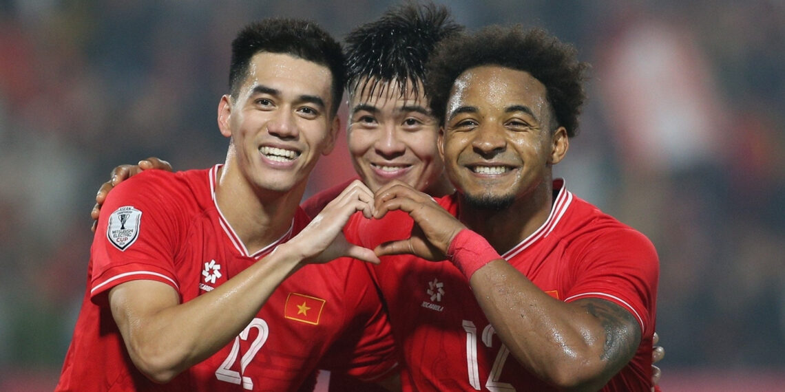 tuyen viet nam vi sao hlv kim sang sik goi xuan son dau lao 1650.jpg