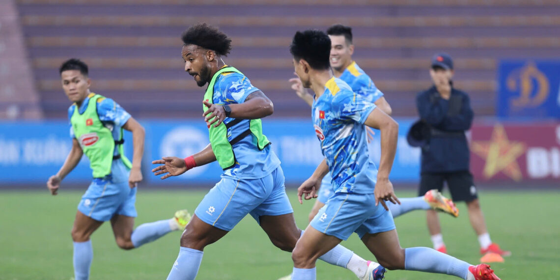 Tuyển Việt Nam: Xuân Son chạy như 'xé gió', Văn Lâm bỏ dở buổi tập tuyen viet nam xuan son chay nhu xe gio van lam bo do buoi tap 2434.jpg