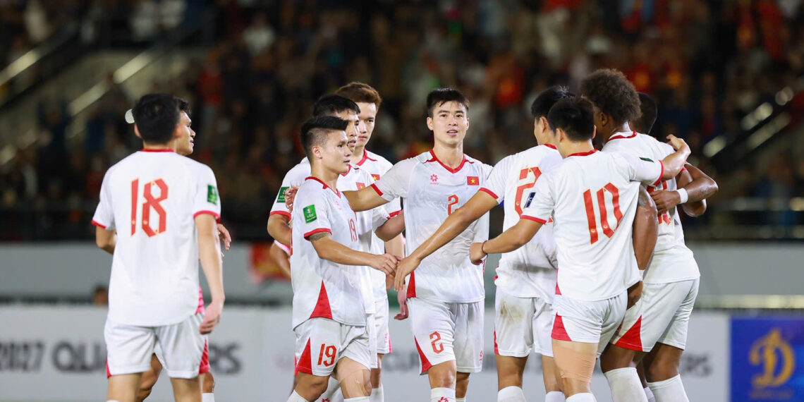 video ban thang lao vs viet nam xuan son dinh doat tran dau 4306.jpg