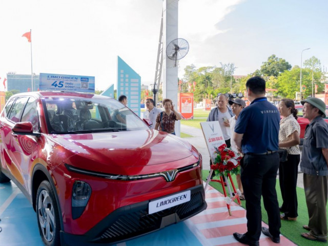 Vận hành ngon, chi phí cực thấp: Tài xế dịch vụ xuýt xoa vì “tìm ra chân lý” với Limo Green xehay limo 141125 3.jpg