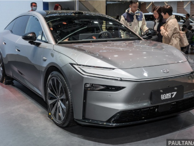 Sedan điện cỡ lớn có tầm hoạt động lên đến 710 km/sạc xehay toyota bz7 271125 7.jpg