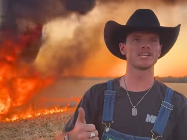 Youtuber nổi tiếng mua Ferrari F8 Tributo để phá bị bắt vì cáo buộc trốn thuế xehay tron thue 171125 2.jpg