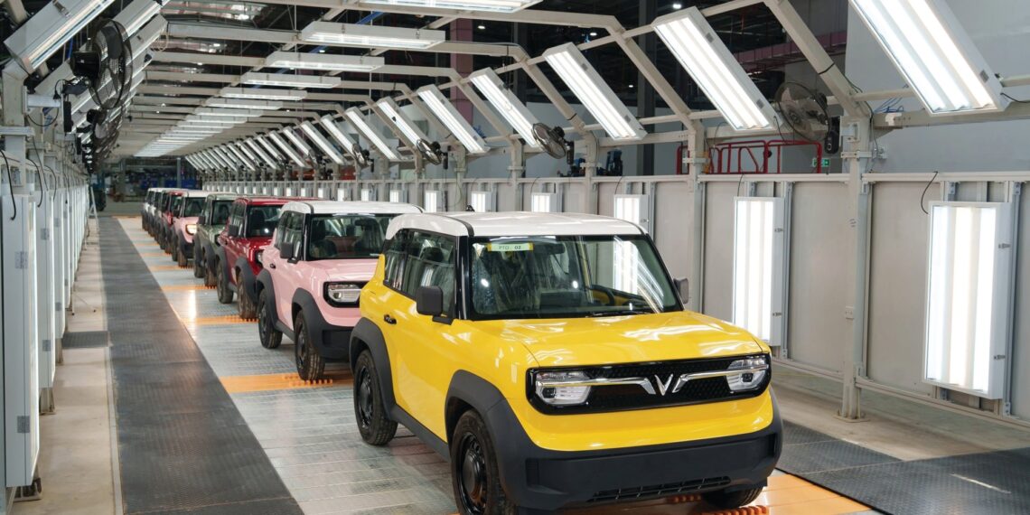 xuat xuong o to vf3 tai nha may o to vinfats jpg.13777.jpeg