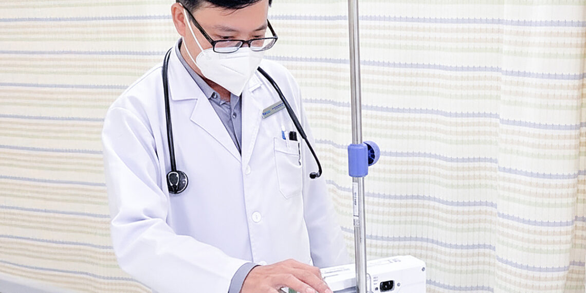 Tiêm thuốc phá vỡ cục huyết khối trong não người đột quỵ 1 1764578448 1764578465 8325 1 3105 5700 1764635913.jpg