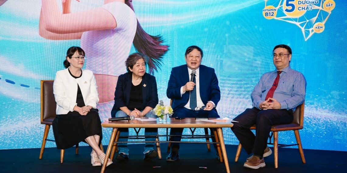 Hội nghị khoa học bàn về chăm sóc trẻ sinh mổ 1a 1764664479 1764664949 6083 1764665030.jpg