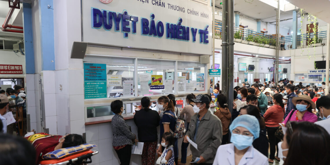 Vì sao tăng mức đóng BHYT khi miễn viện phí? 233a8638 1764643067 1764643093 6233 1764643137.jpg