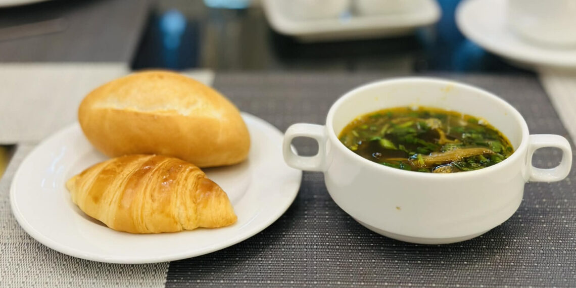 5 mon nen tranh vao bua sang vi de lam duong trong mau tang vot 1837.jpg