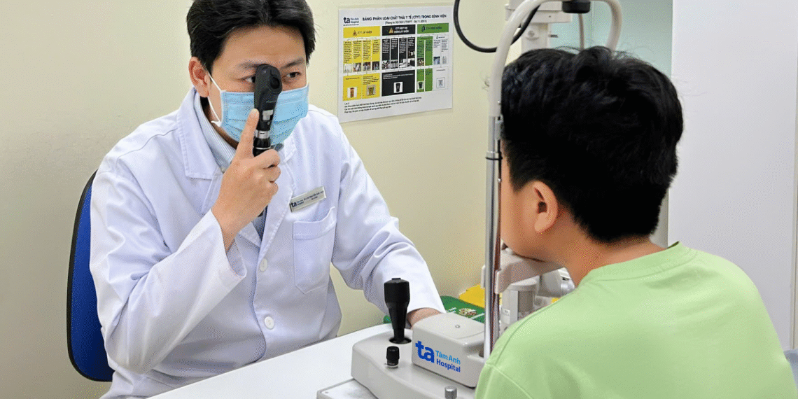 Trẻ bị sụp mí bẩm sinh có chữa khỏi không? a nh ba c huy 2 1764832919 176 7989 6946 1764833108.png