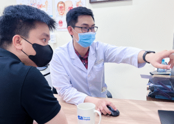 Viêm xoang chảy máu mũi có nguy hiểm không? a nh bs 1764414577 1764414594 9130 7553 1764424258.png