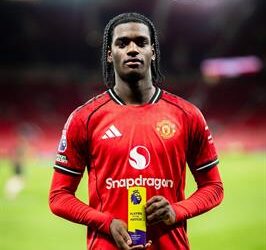 amorim va gary neville dong loat ngoi khen sao tre ayden heaven.jpg