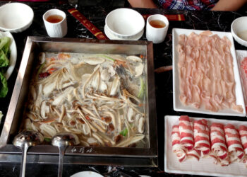 an lau lien tiep 3 ngay nguoi phu nu phai di cap cuu phau thuat khan 232.jpg